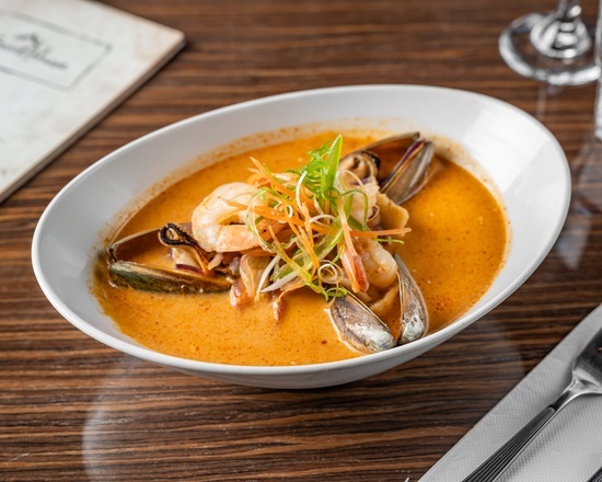 VIETNAMESE  SEAFOOD BOAT